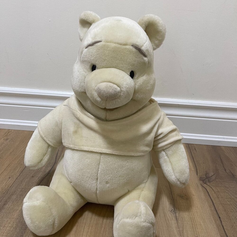 Winnie The Pooh authentic Disney plush Maquette Rare